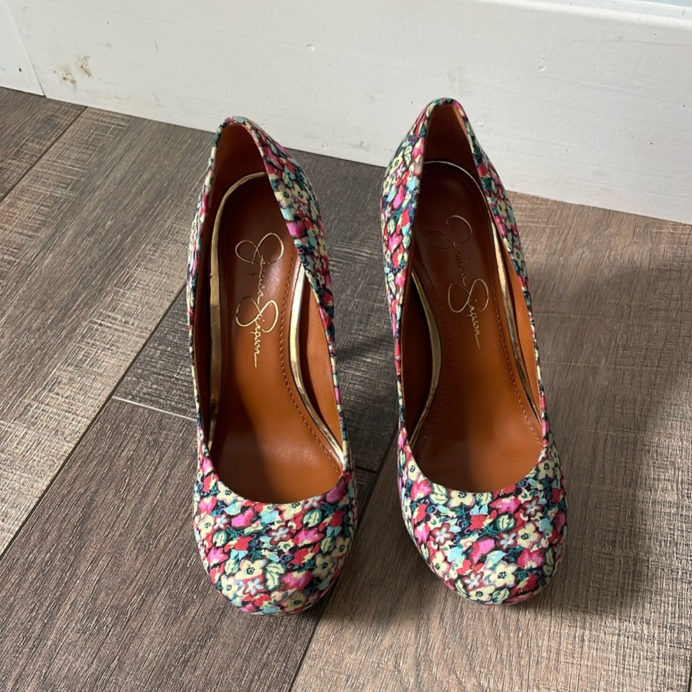 Jessica Simpson Floral Heals size 6